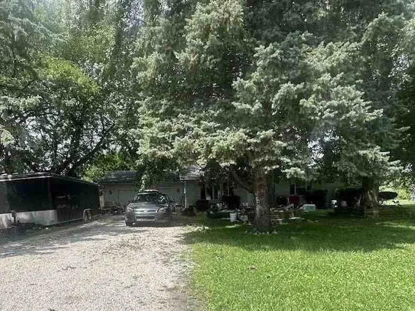 523 N Franklin St, Mentone, IN 46539