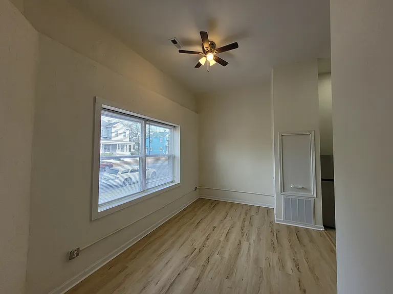 828 Campbell St — Photo 3