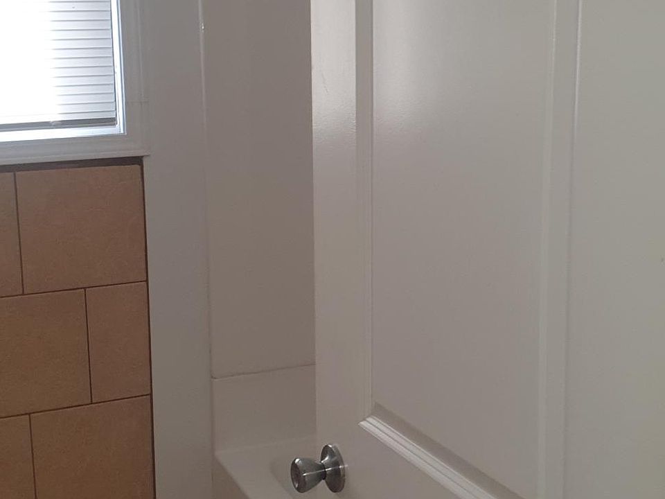 1st image of 19813 Park Ave APT 1