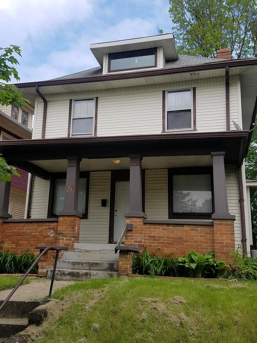 3179 N Kenwood Ave photo 1
