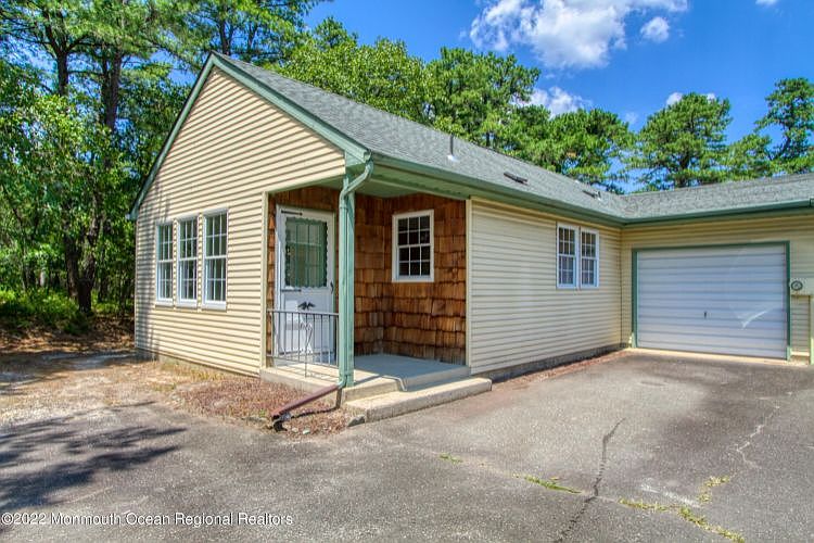1st image of 10D Maplewood Dr