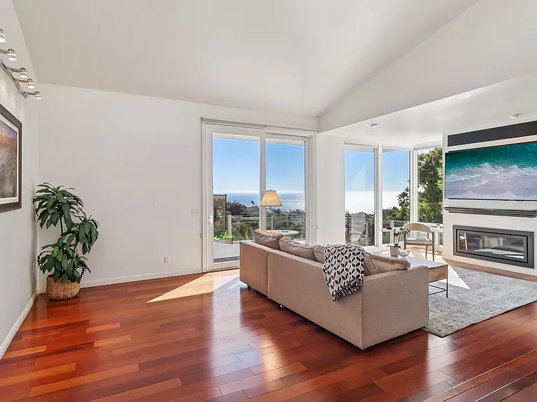 1177 Avenida Amantea — Photo 10