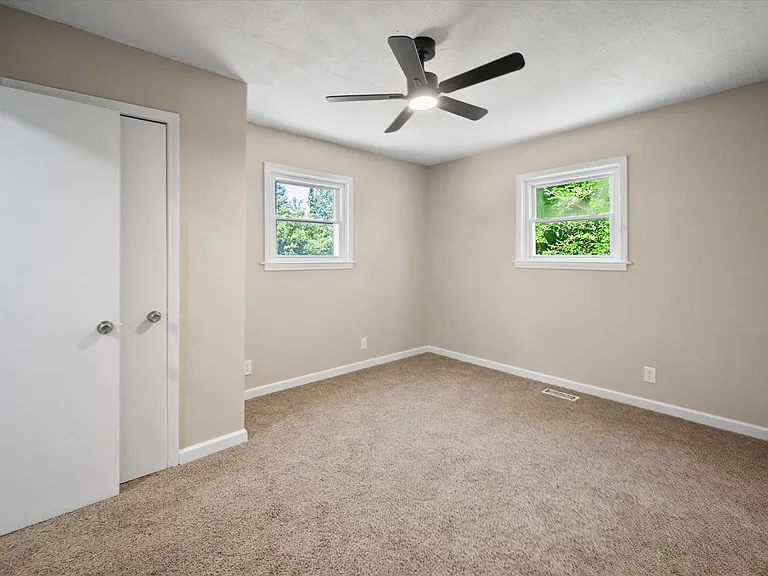 123 E Main St — Photo 23