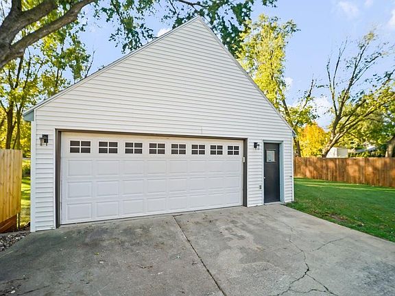 3rd image of 3023 Cottonwood Ln