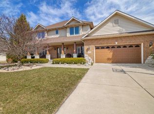 9561 Renaissance Dr, Saint John, IN 46373