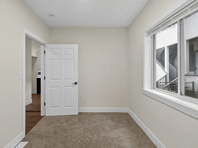 306 12th Ave NE #1 — Photo 13