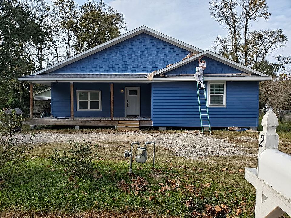 2nd image of 245 E Railroad St