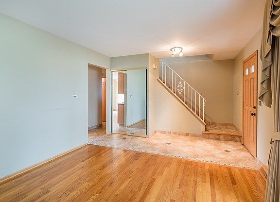 5th image of 4847 Forster Ave