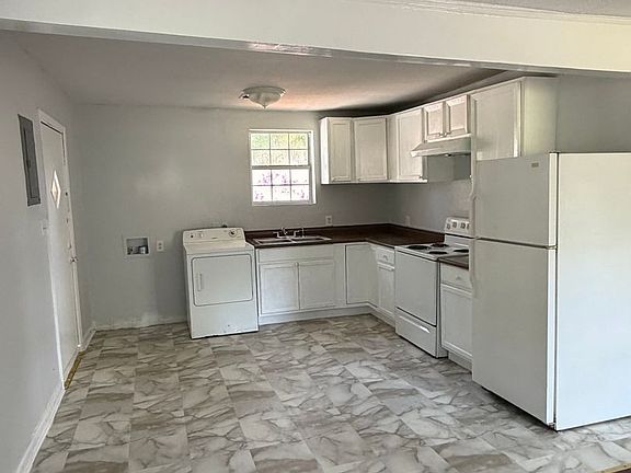 3rd image of 618 Avalon Rd