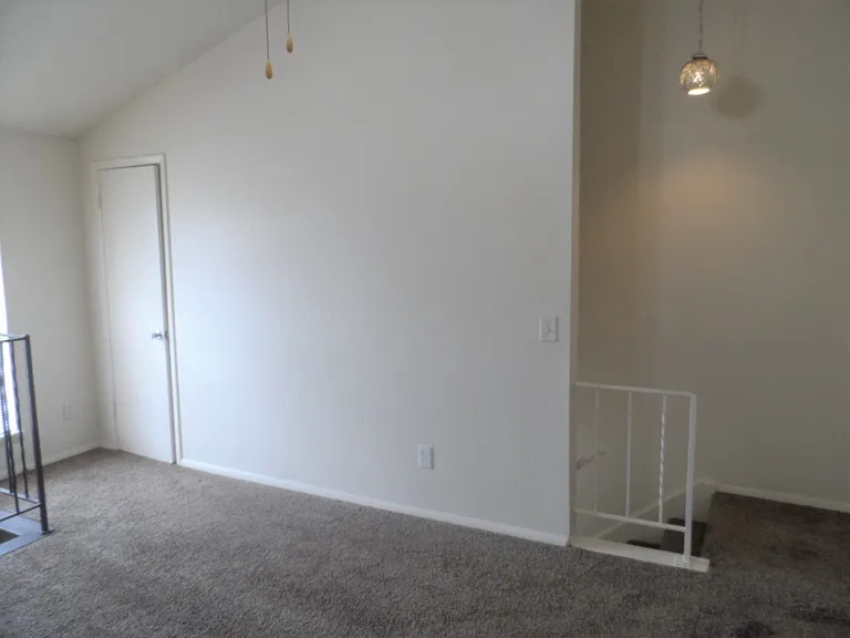 2504 N Hudson Ave — Photo 17