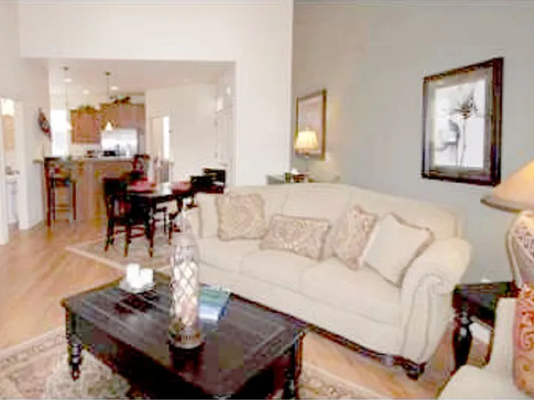 5210 NE 74th Ct — Photo 3