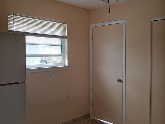 3rd image of 14212 Mulberry St