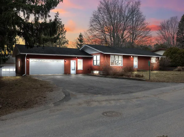 129 W 5th St, Northport, MI 49670