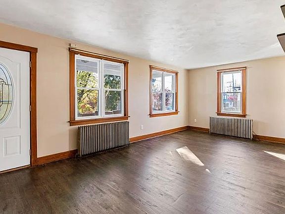 3rd image of 1107 Jay St