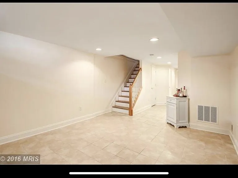 2611 E Fairmount Ave — Photo 16