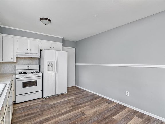 3rd image of 1423 Palmar St