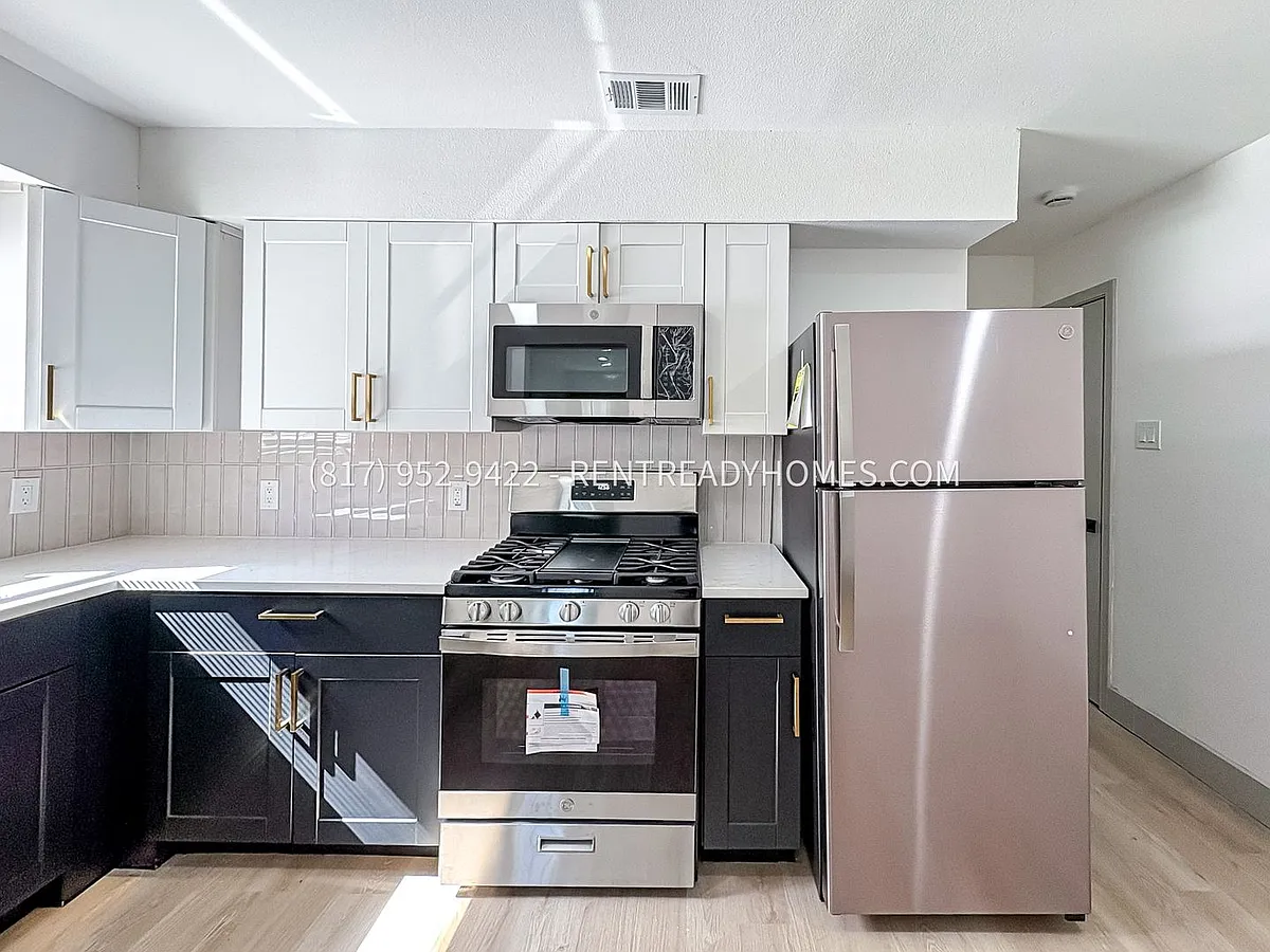 Building Photo - 2306 Loyce Dr