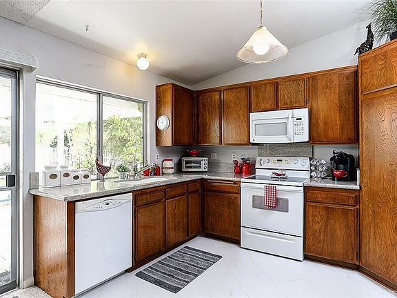 4th image of 28448 Alder Peak Ave