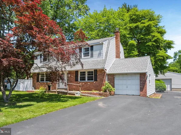 300 Hampton Dr, Feasterville, PA 19053