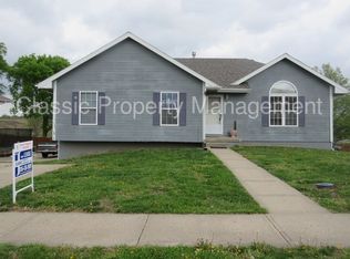 19511 Ironwood Dr, Smithville, MO 64089