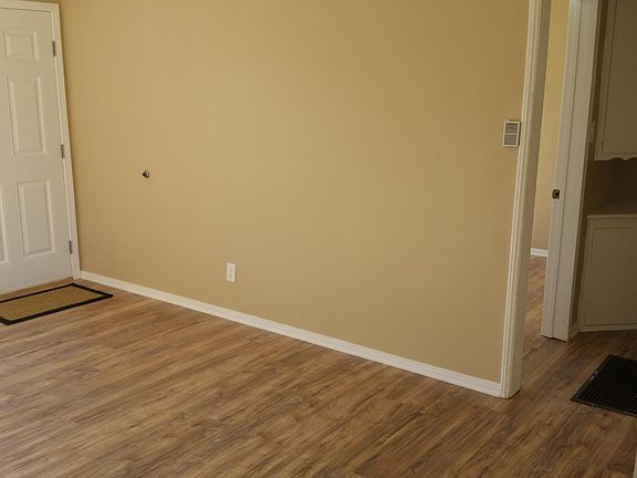 3rd image of 8942 Elizabeth Ave APT B