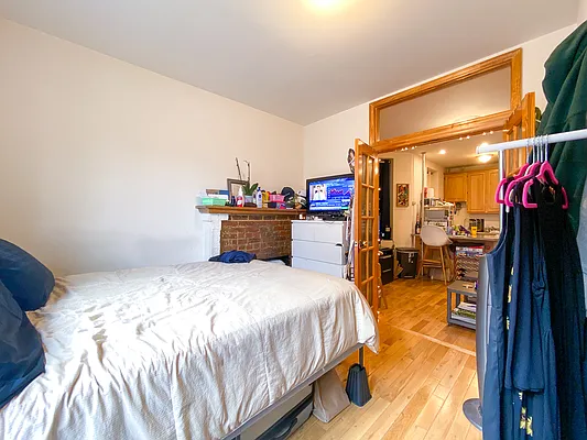 Rented by Compass | media 10