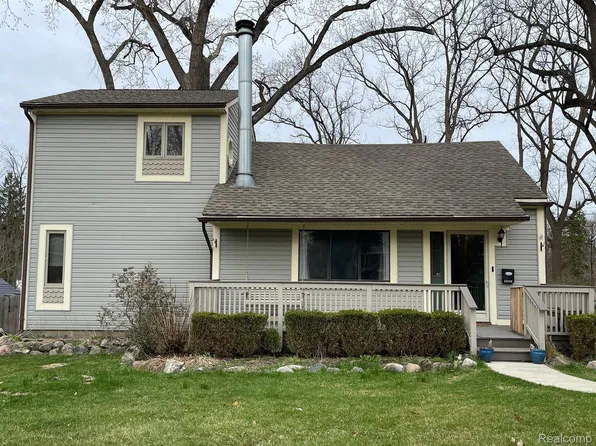 22530 Power Rd, Farmington, MI 48336