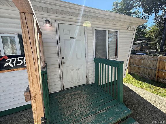 3rd image of 275 Robinson Ave APT B
