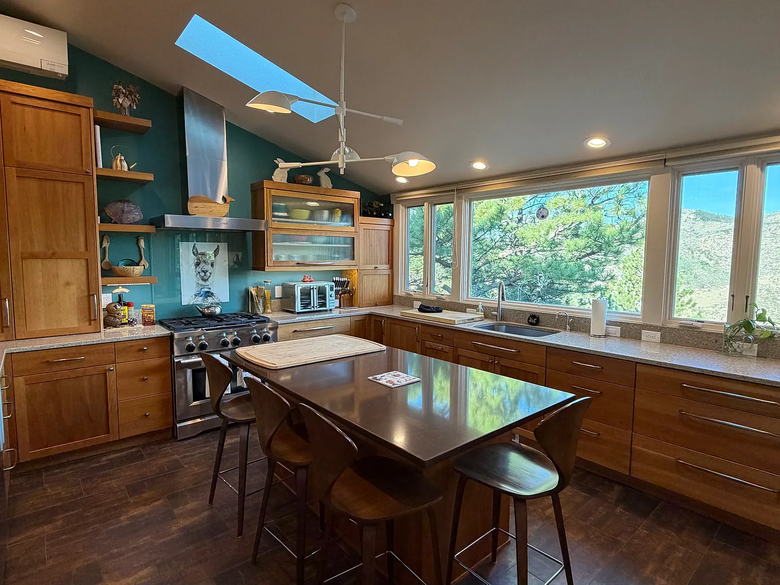 3 bed, 3.5 bath, 3300 sqft, $4,300 — Photo 4