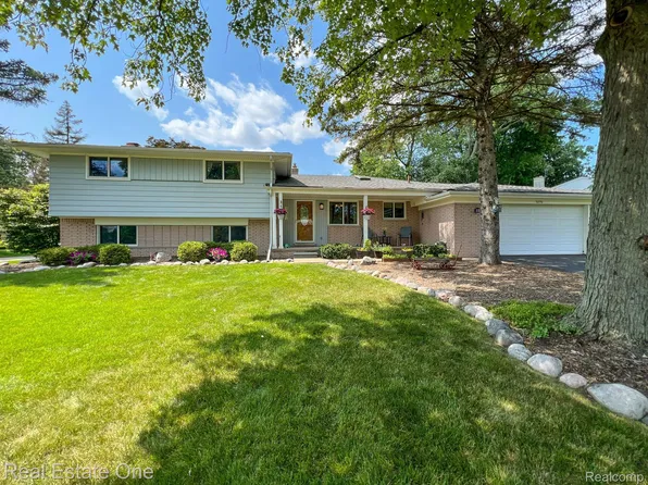 30190 Pipers Lane Ct, Farmington Hills, MI 48334