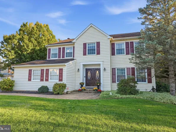 2093 E Wellington Rd, Newtown, PA 18940