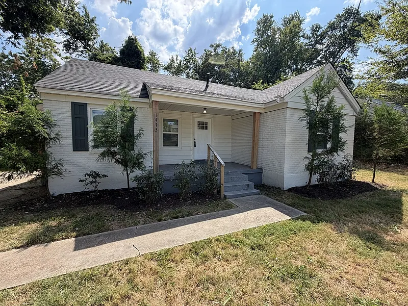 3 bed, 1.0 bath, 1304 sqft, $1,175 — Photo 3