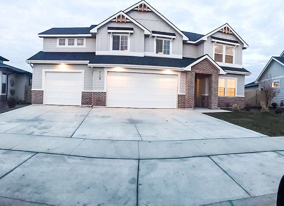 2nd image of 718 E Sicily Dr