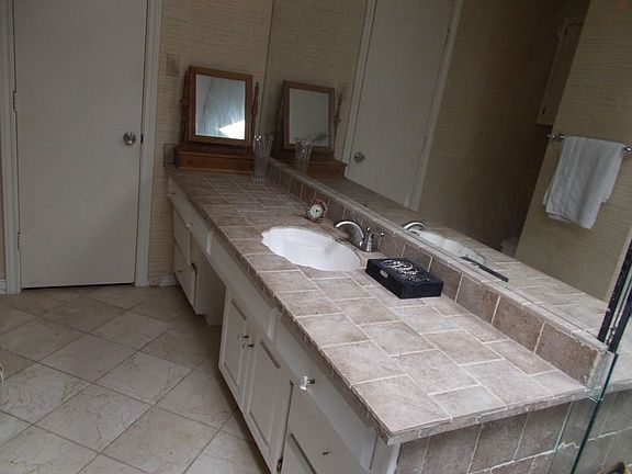 2nd image of 1119 Huntington Dr