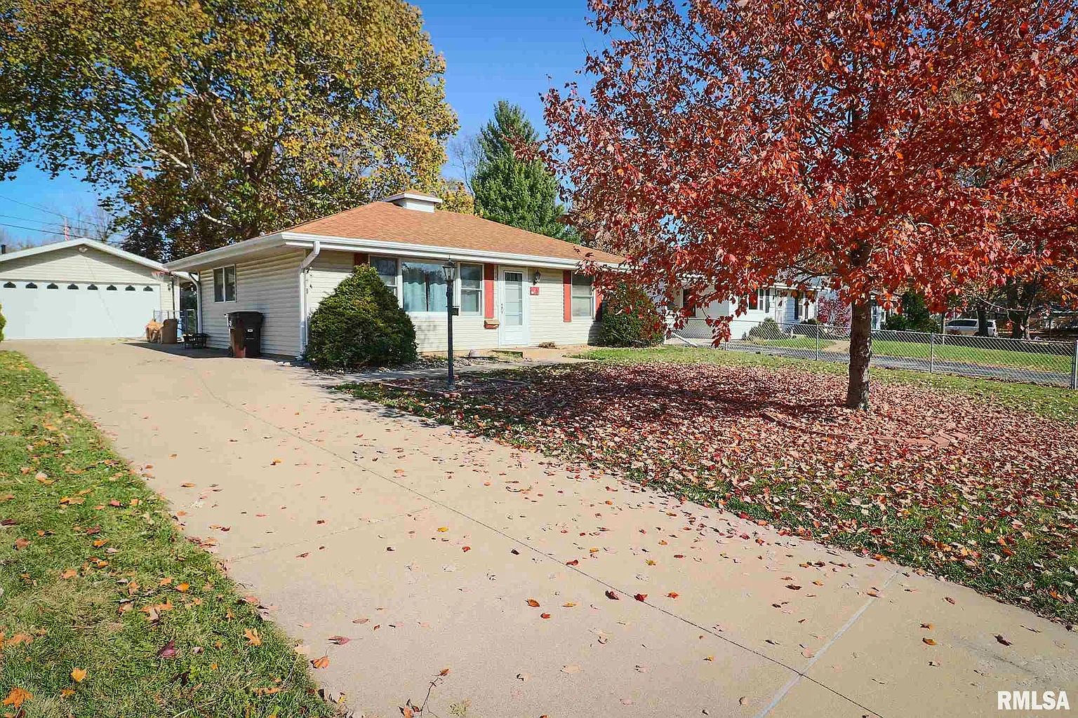 2201 W Cindy Ln photo 1