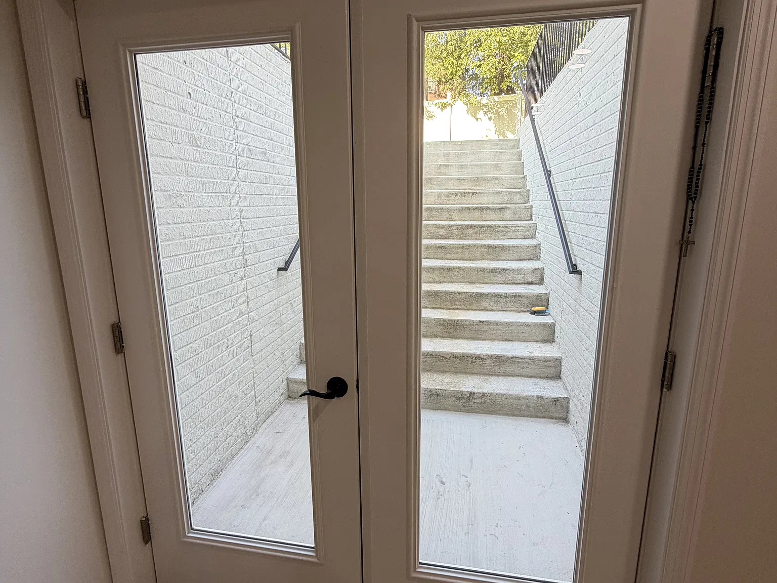 3 bed, 1900 sqft, $3,300 — Photo 3