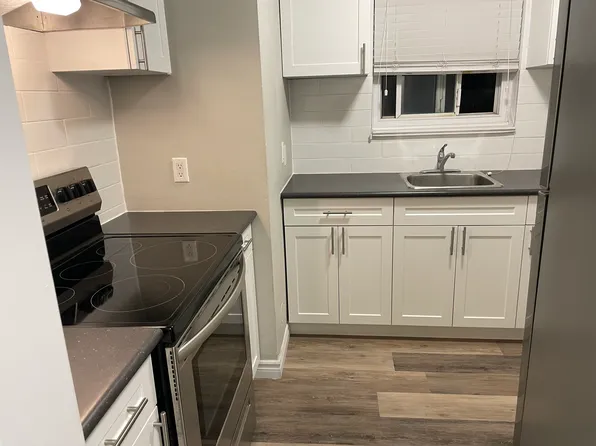 464 Elizabeth St #4, Burlington, ON L7R 2M2