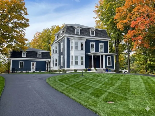 11 Taylor St, Littleton, MA 01460