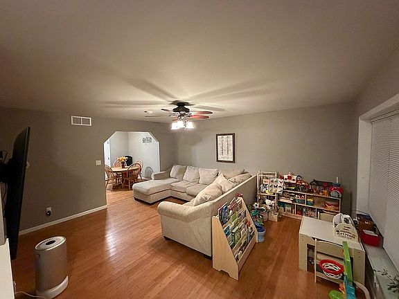 3rd image of 1010 W McKinley Rd