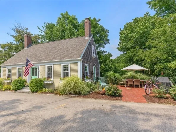 8 Green Street Ct, Hingham, MA 02043