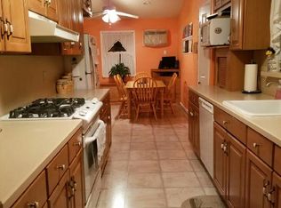16 Jean Ct, Woodbridge, NJ 07095