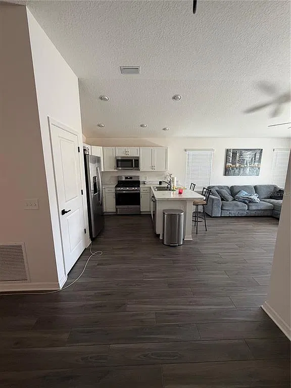 2 bed, 2.0 bath, 975 sqft, $1,800 — Photo 3