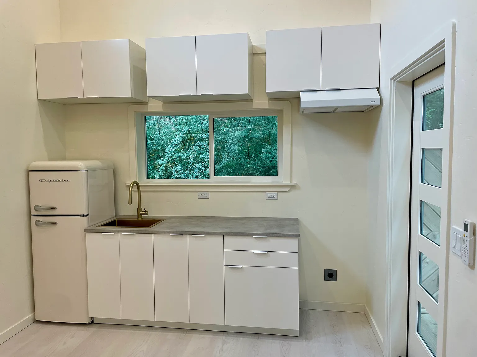 Studio, 300 sqft, $1,200 — Photo 2
