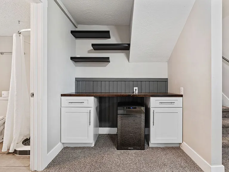 3395 E Larchmont Dr — Photo 36
