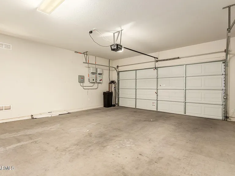 8859 N 181st Ave — Photo 28