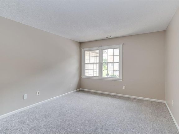 2nd image of 960 Saint Andrews Reach APT C