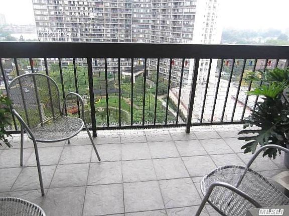 4th image of 1 Bay Club Dr APT 12E