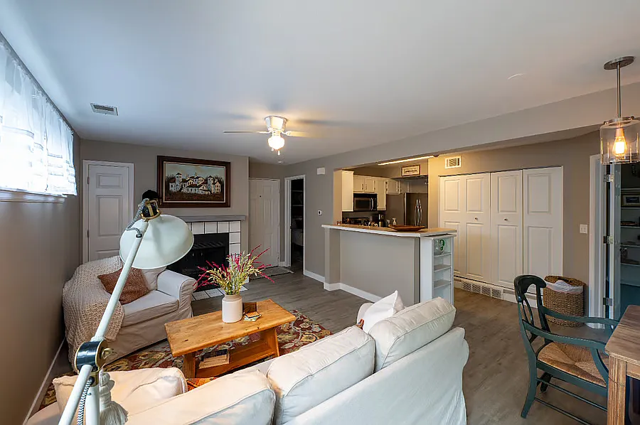 2 bed, 814 sqft, $2,400 — Photo 2