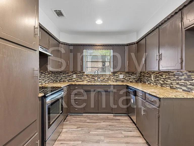 705 Plano St — Photo 11