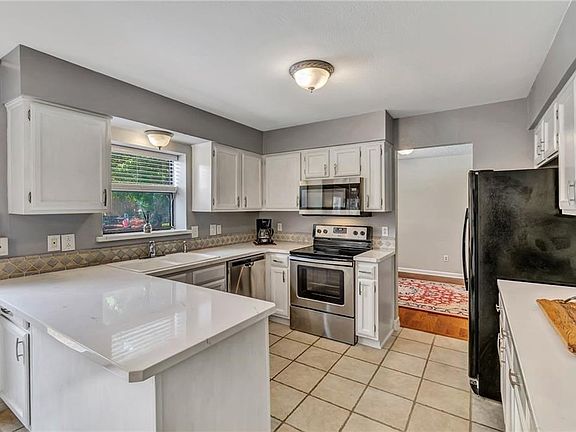 5th image of 3928 Coronado Dr